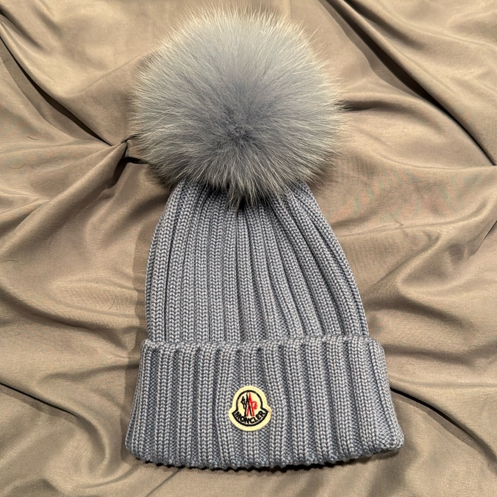 Unworn brand new baby blue real Moncler hat/beanie
Perfect condition